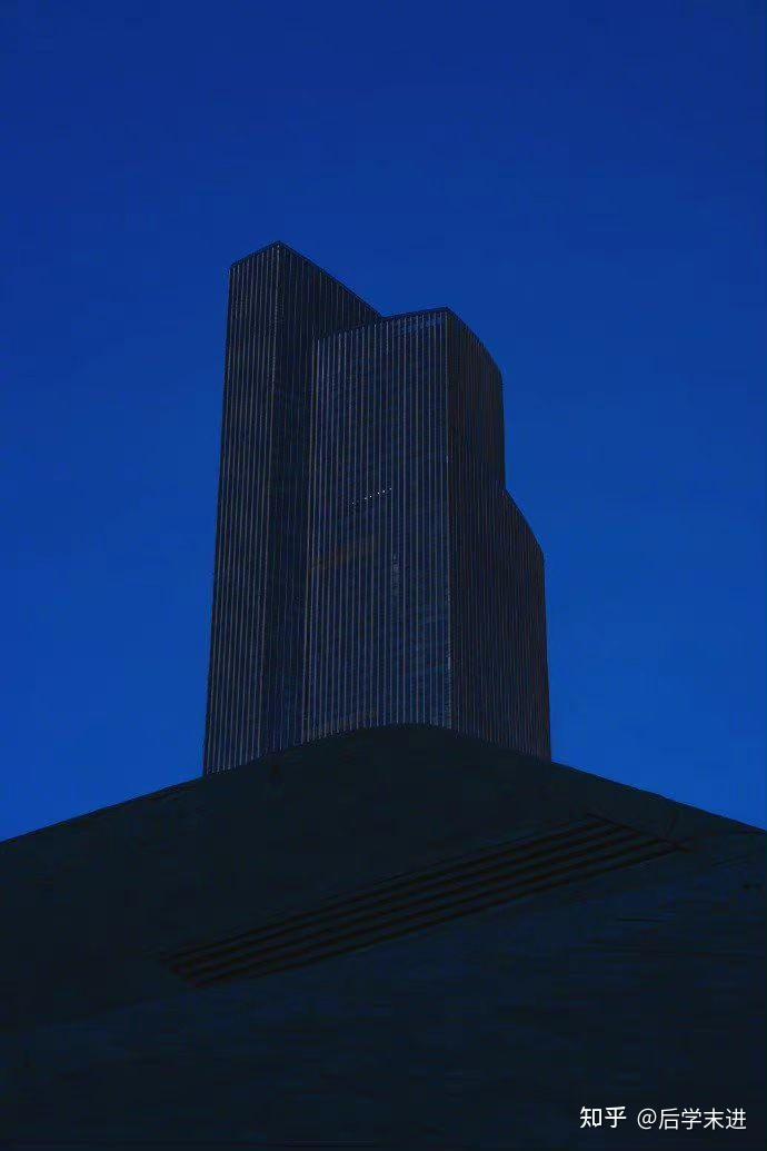 是海和天,云和树,咽泪吞声,听自己疲倦的脚步:生活,漫漫无尽的苦路!