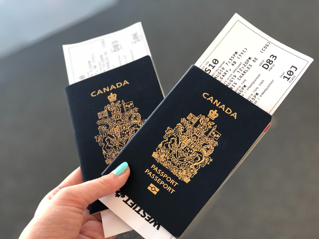 就在7月！加拿大推出新护照！更多新技术，更安全，更美观！_包括_枫叶_图像