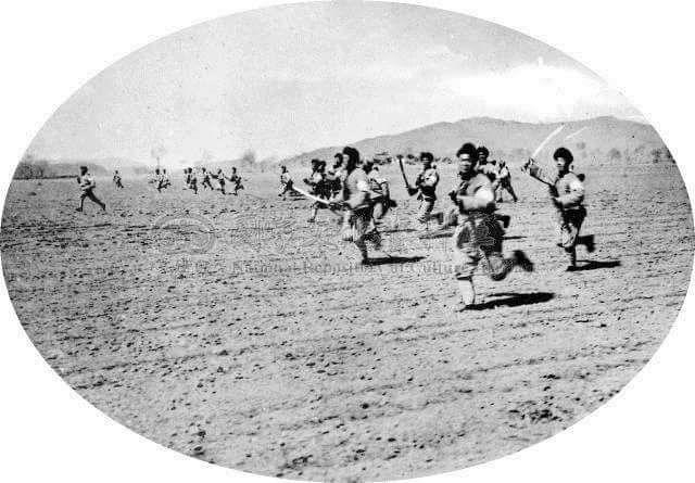 1930年中原大战,冯玉祥的西北军挥舞大刀冲锋的瞬间.  显示全部