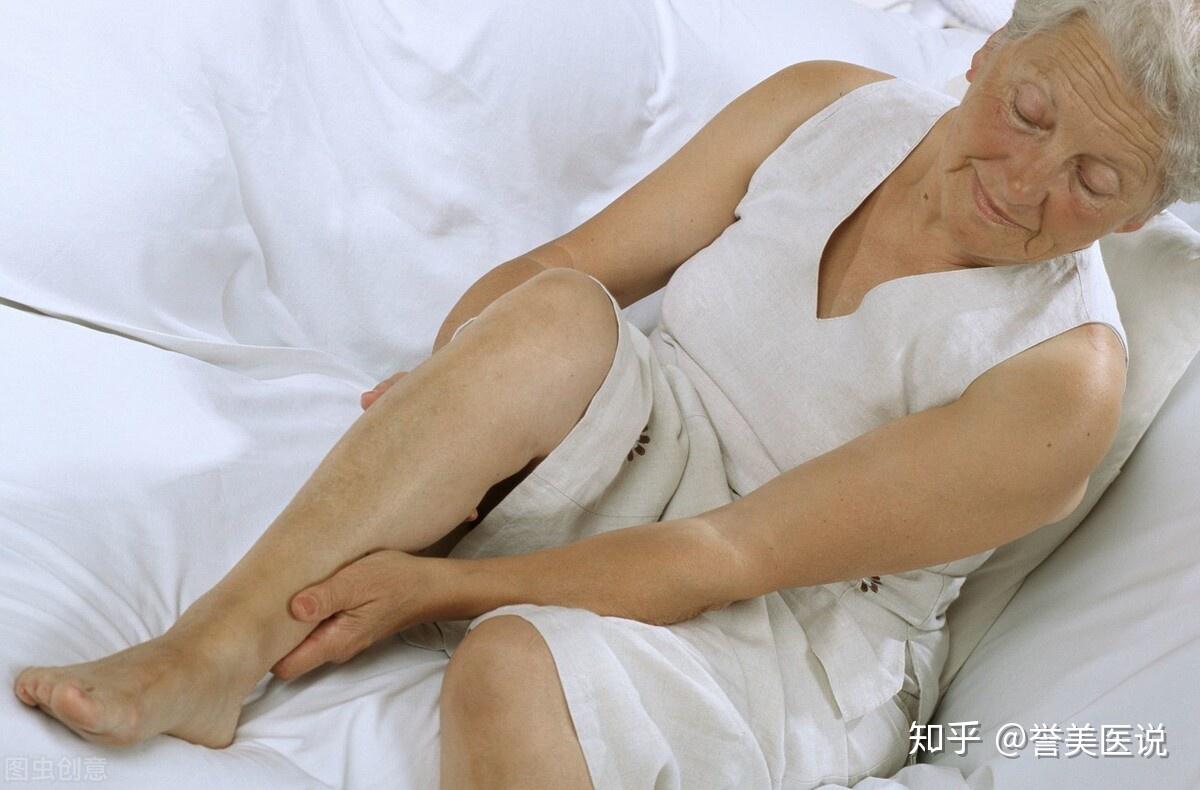 晚上睡觉时突然小腿抽筋,很多人都经历过!这在医学上叫做腓肠肌痉挛