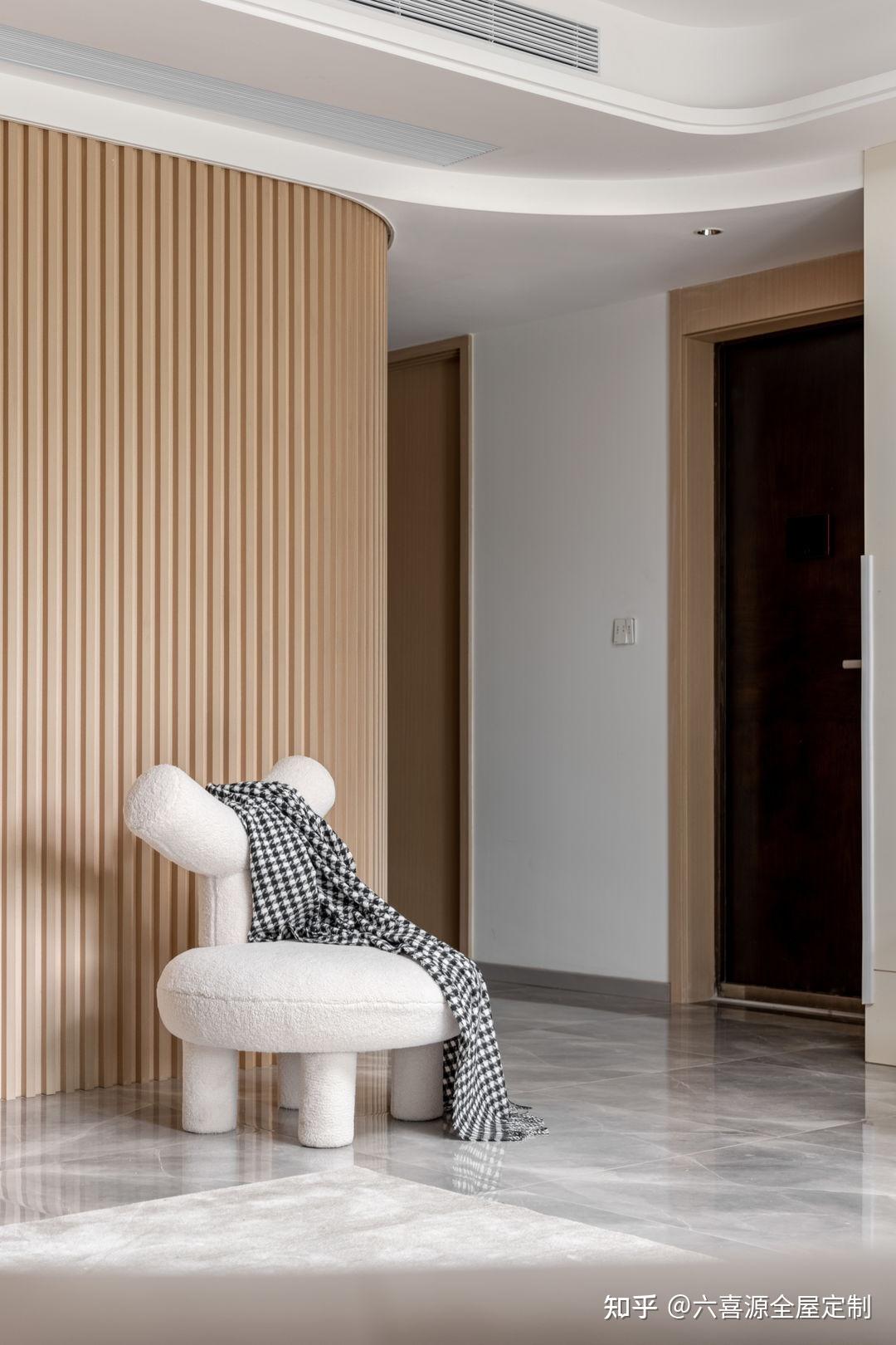 生活在拥有花园般阳台&超大木格栅墙面的家是什么体验 - 知乎