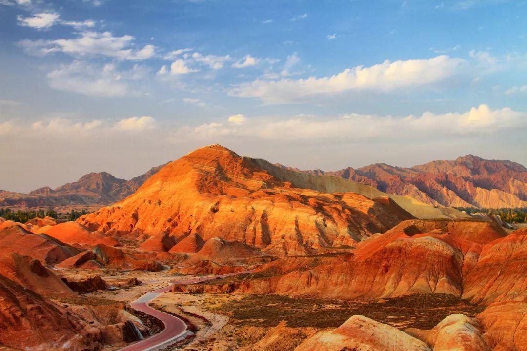 甘肃敦煌终于通高铁一路风景美到爆炸此生不去心不安