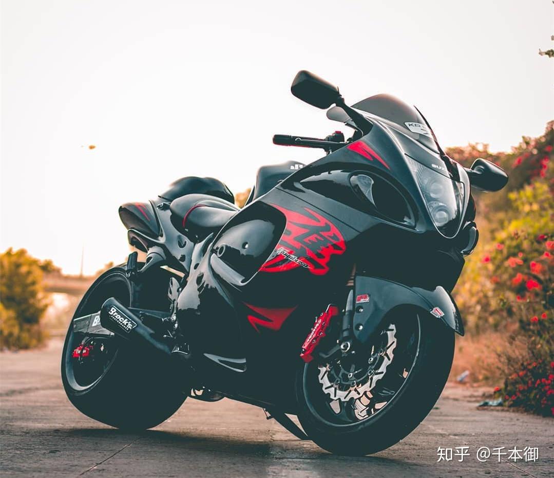 gsx-1300r hayabusa这是一台铃木为了击败本田黑鸟所制作出来的一款高