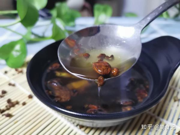 炸花椒油时 第一步先炸花椒 方法不对 难怪花椒油不香 还发苦 知乎