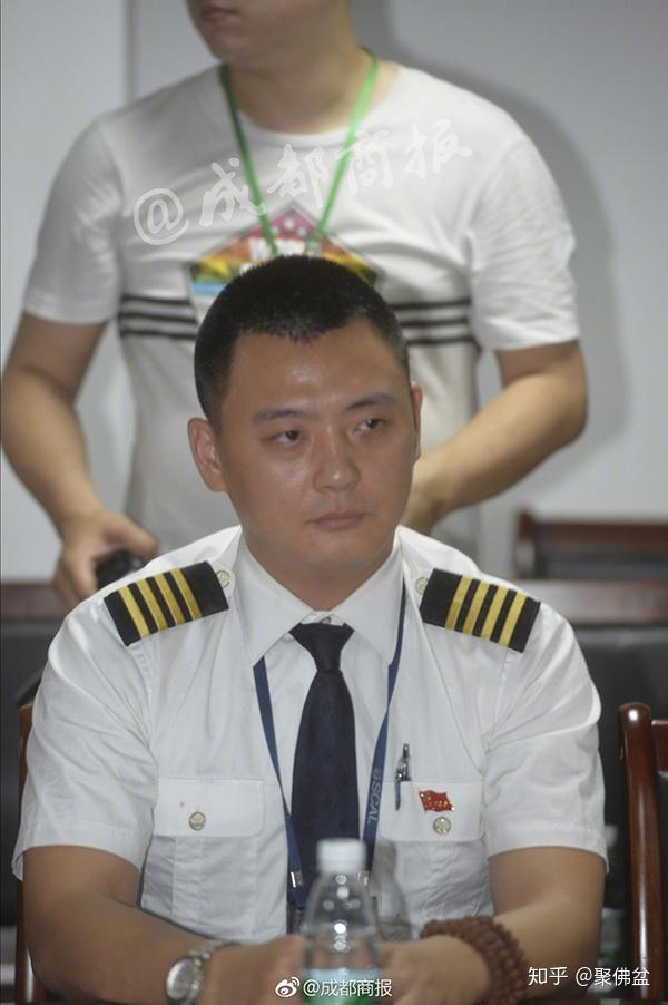 【关注】川航超高难度备降机长刘传健:非常荣幸能保证