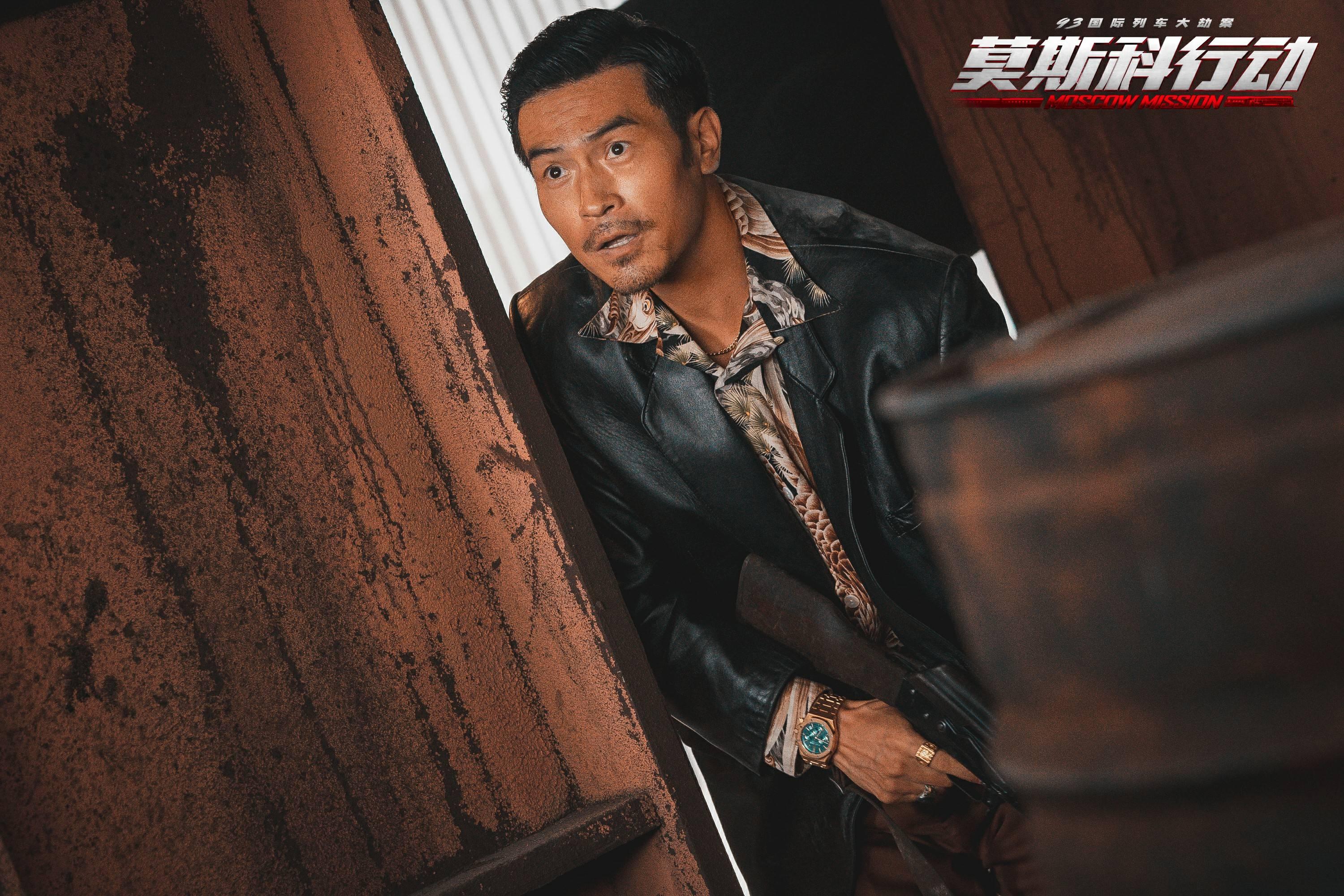 军:雄兵出击》中纪焕博饰演一身正气的志愿军38军113师政委"于敬山"