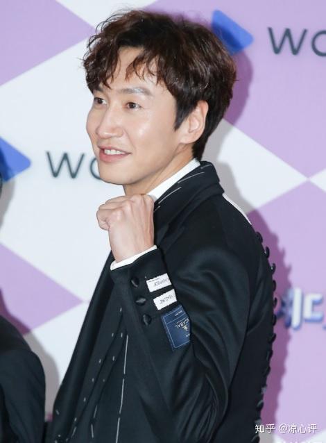 running man 演员李光洙遭遇车祸,脚踝骨折,没有其他重大伤害.
