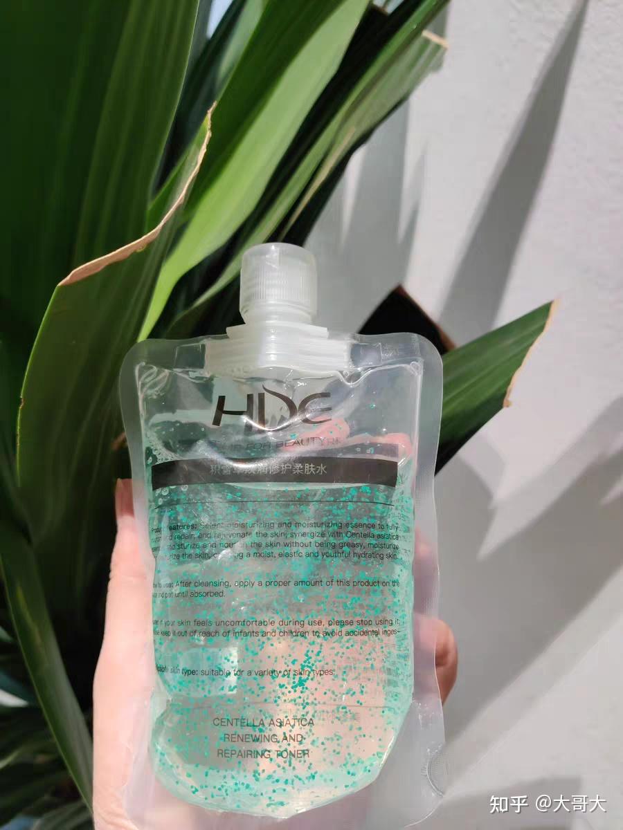 今就给大家介绍下能让你白的发光的teae光果甘草焕亮精华液主打成分是