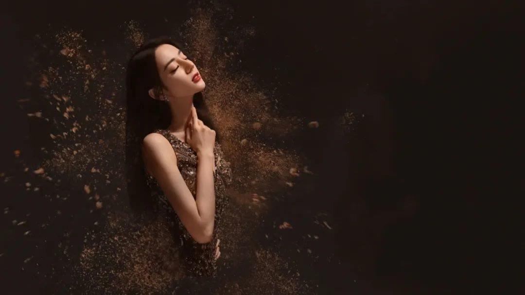 迪丽热巴壁纸高贵明艳优雅舒展整个人焕发出耀眼夺目的光芒