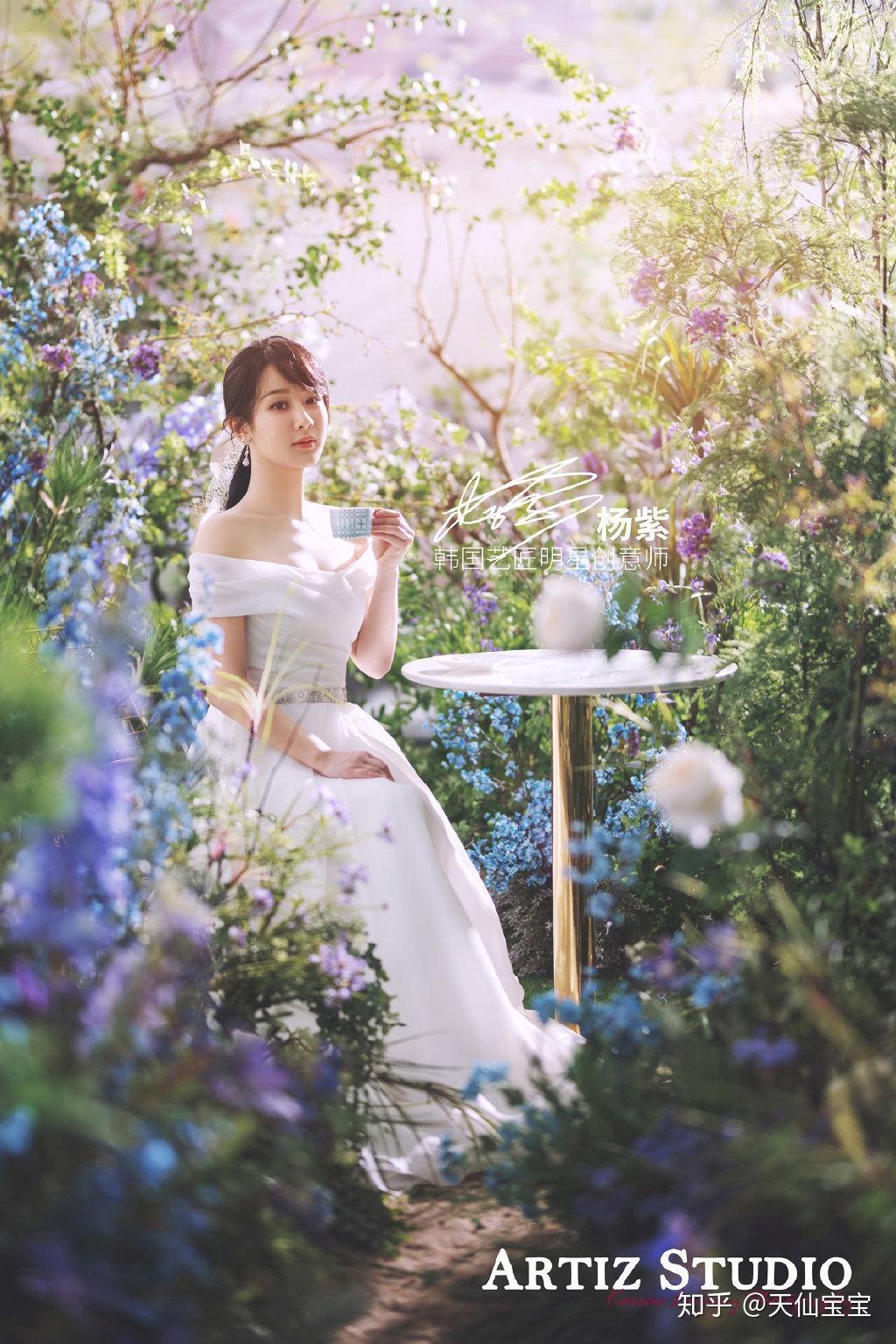 杨紫穿洁白婚纱拍广告气质超梦幻就差一个白马王子了