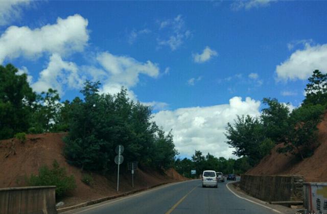 从巍山返回南涧一路顺利,重上祥临公路去祥云,原本打算从巍山去弥渡吃