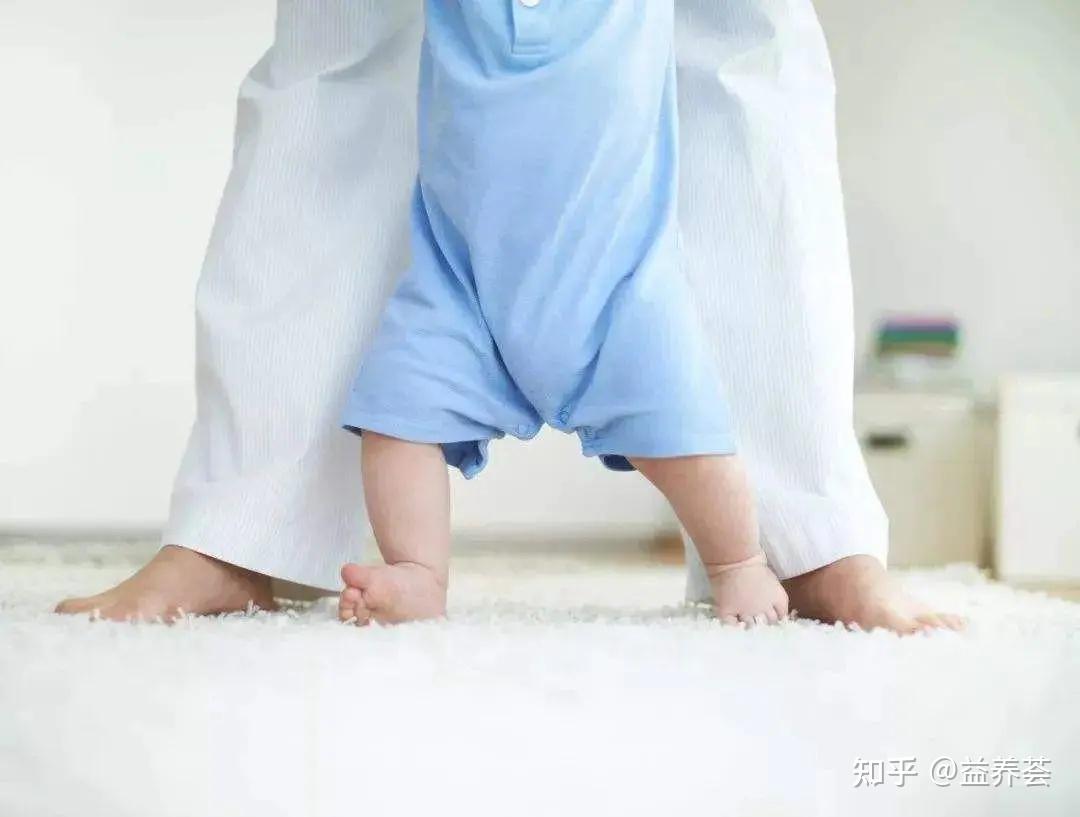 宝宝走路腿不直内八怎么办