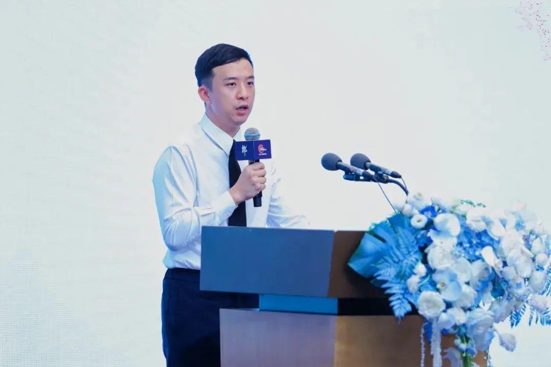 他表示,品质是品牌的根,郎酒传承"生长养藏"酿贮法则,生在赤水河,长在