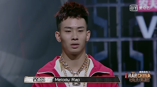 字幕应该错了,吴老师说的是 melodic rap,指有旋律的说唱.