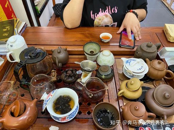 每逢佳节胖三斤俊男美女一起喝茶解油腻