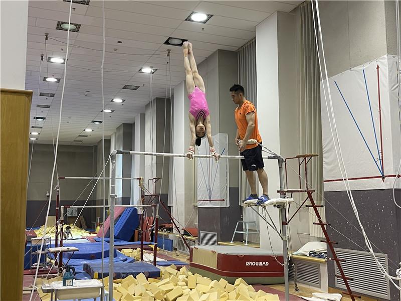 体能训练助推专项技术发展国家体操女队备战奥运劲头足