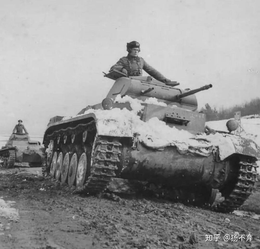 上,这给苏联共军造成了很大的伤亡,这一退,就退到了苏维埃政权的心脏