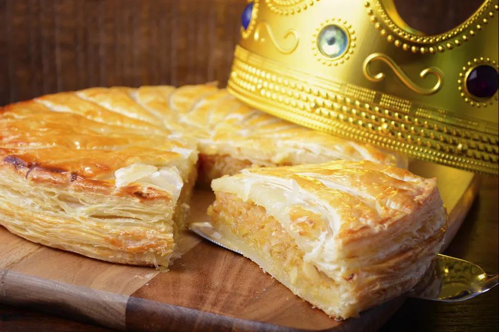 当然就是la galette des rois三王朝圣饼了.