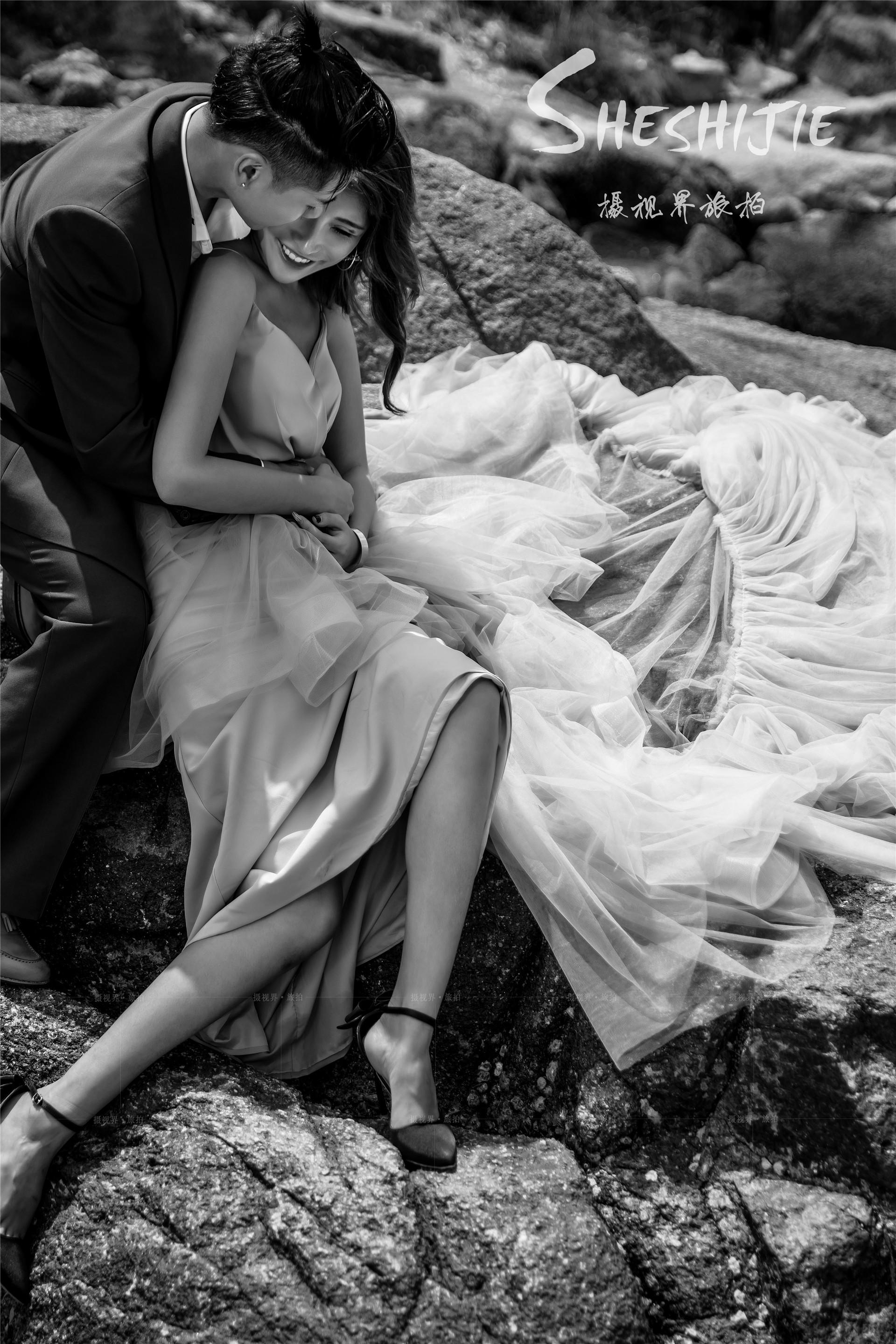 在厦门拍摄黑白婚纱照是一种什么体验你会选择黑白风的婚纱摄影吗