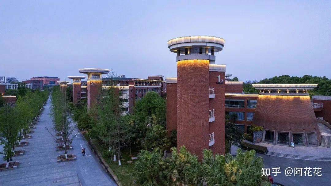 选择成都大学的理由——校园环境