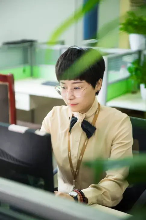 艾尼斯明星员工邓慧莉用真诚浇灌每一位老师