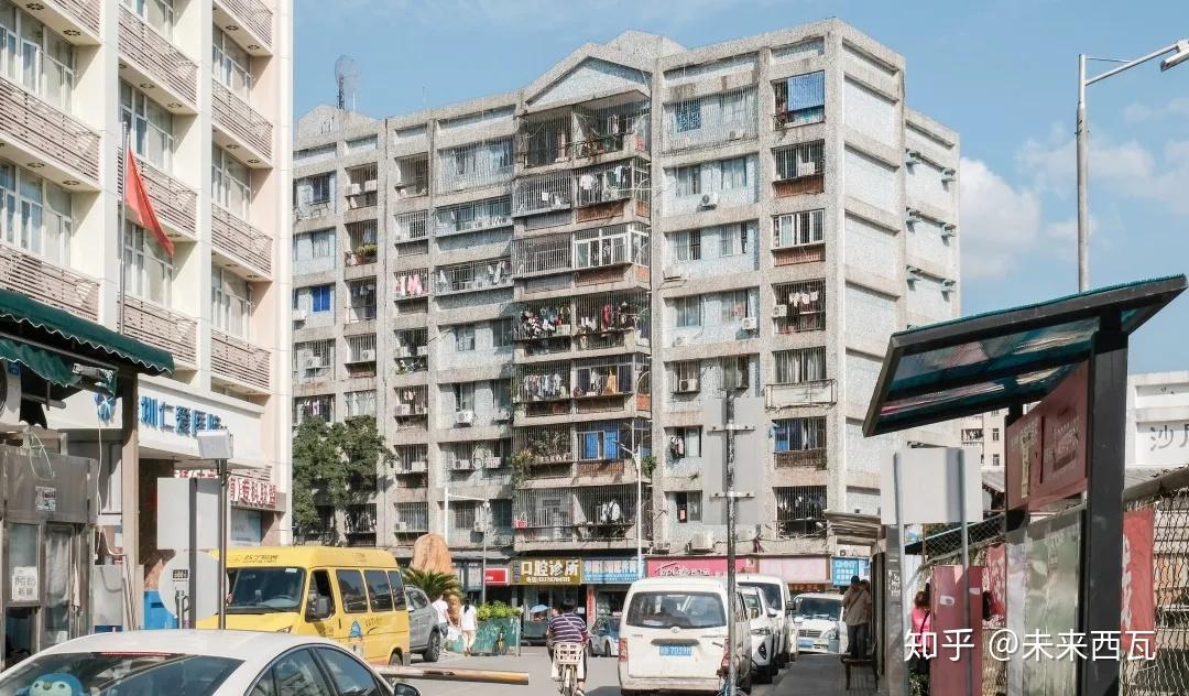 去临近福田中心的城中村都有看过,相比之下沙尾的房租还算过得去,于是