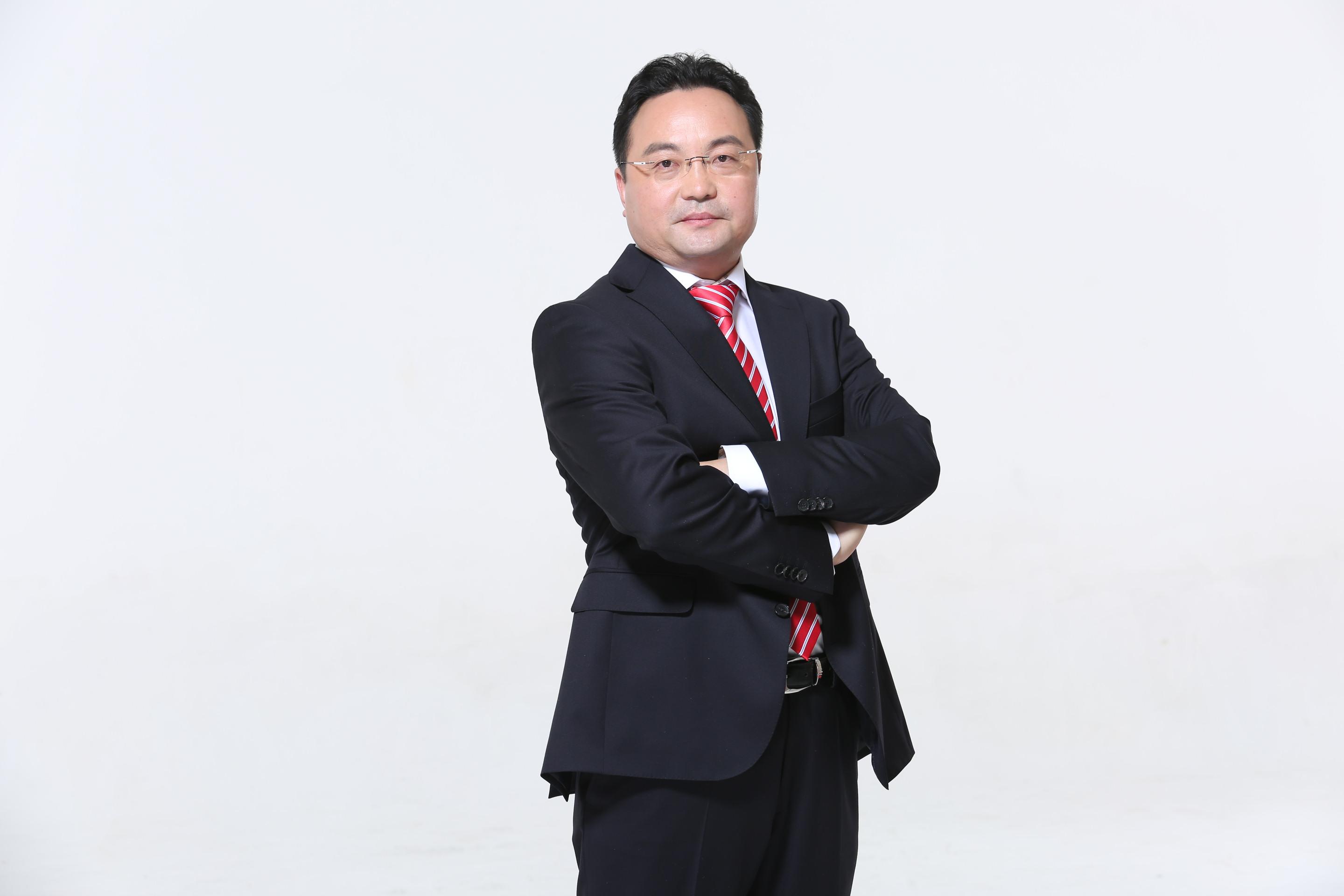 昆仑股份ceo冯向军体验为王步步为营