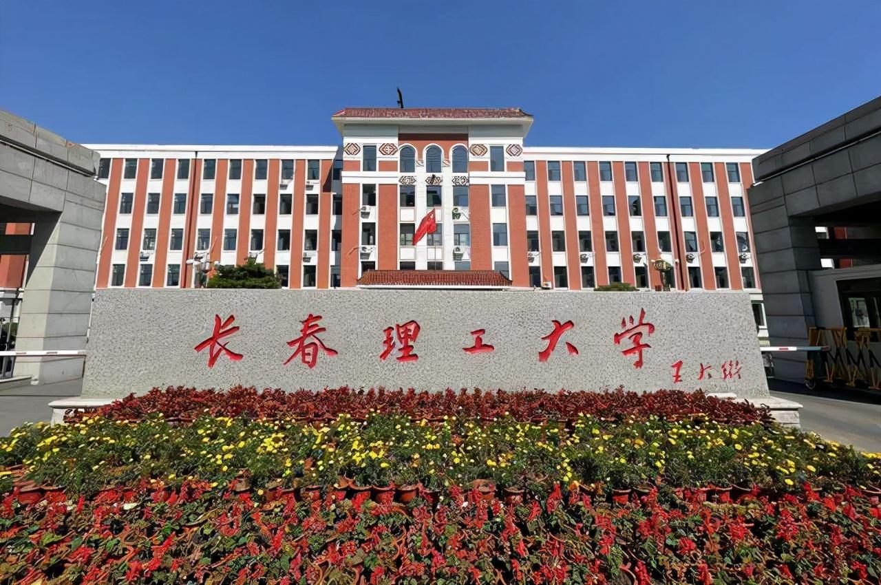 太原机械学院后更名为华北工学院,再后来更名为中北大学,中北大学被誉