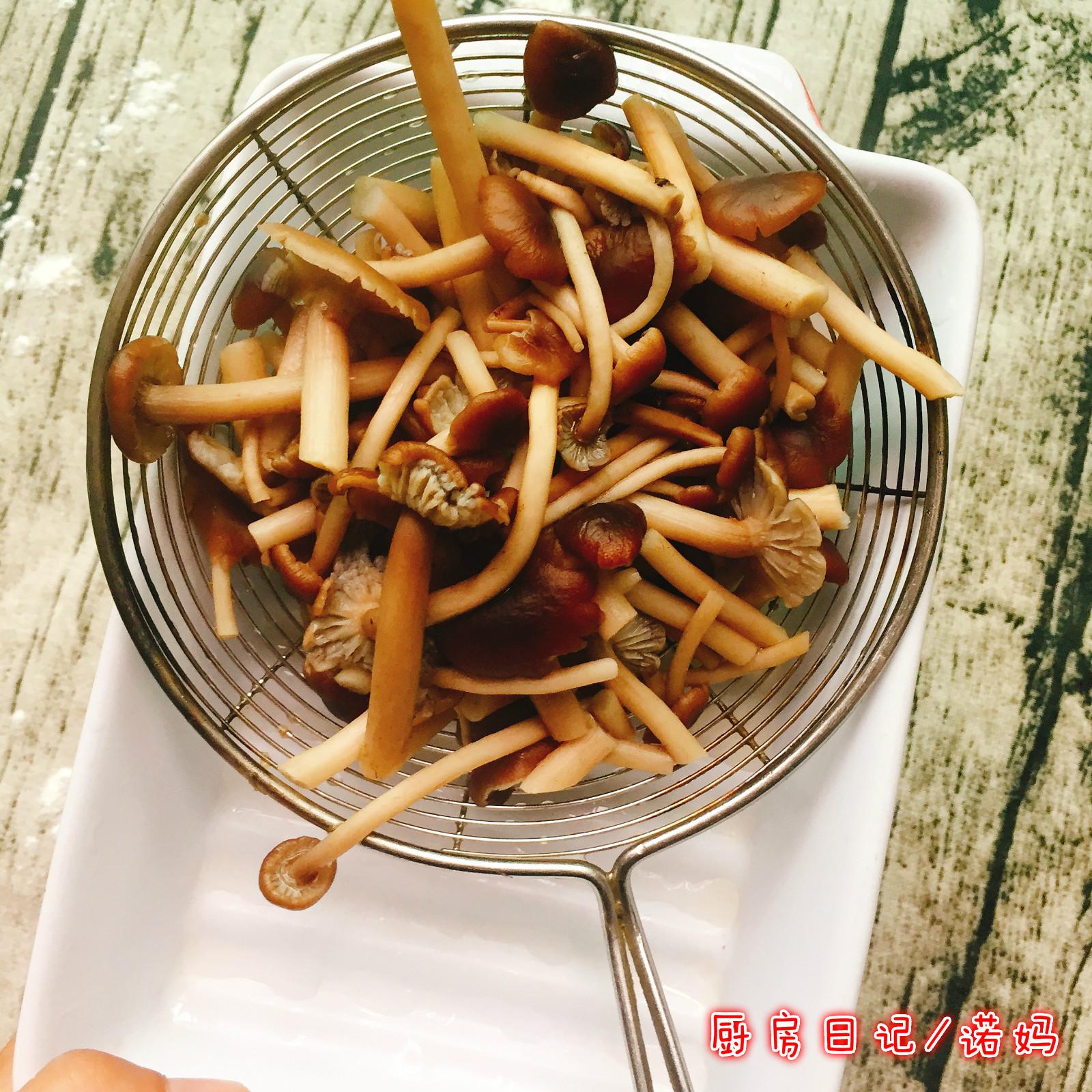 椒盐茶树菇怎么做_椒盐茶树菇的做法_豆果美食