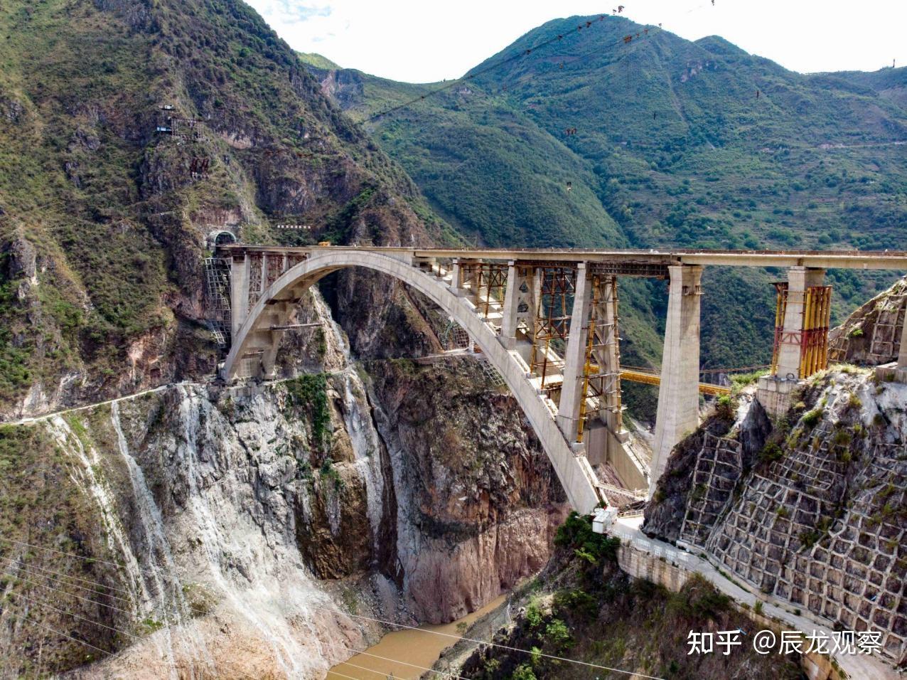 中国最难隧道大柱山隧道让500余名建设者经历了突泥涌水、岩爆……-搜狐大视野-搜狐新闻