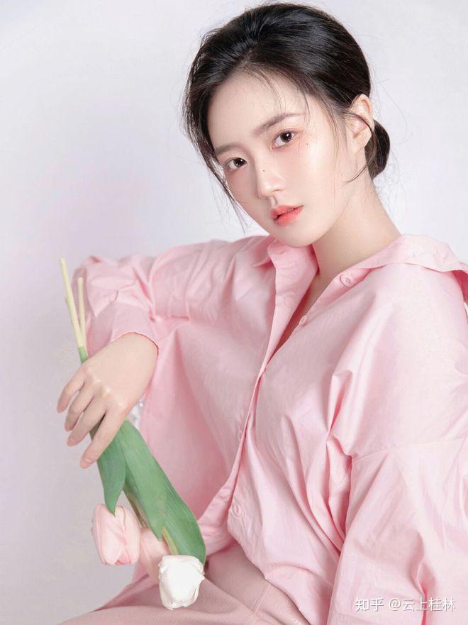 氧气美女白嫩性感丰满今年很流行氧气美女所谓的氧气美女是来形容长相