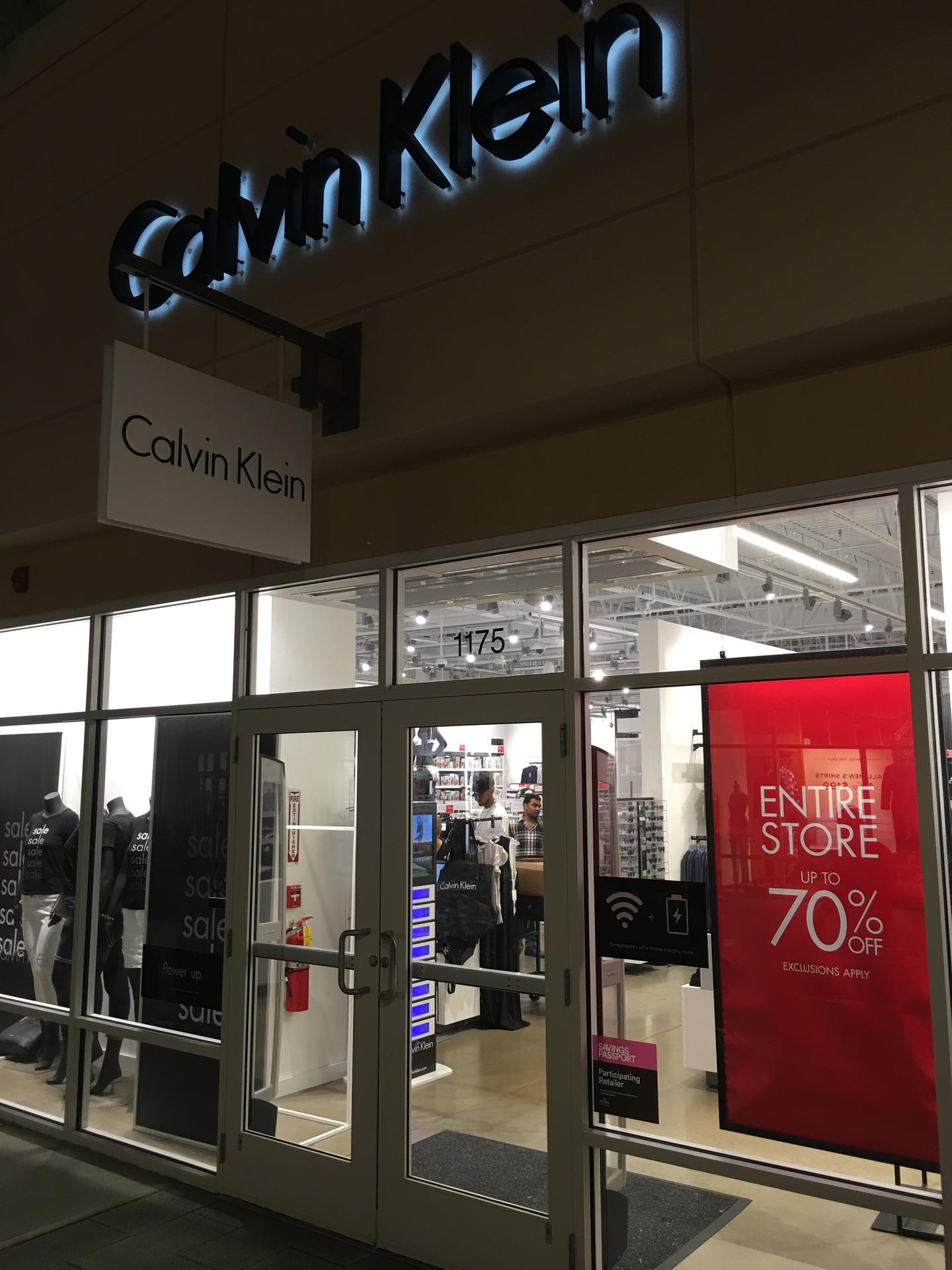 Chicago Premium Outlets: Find The Perfect Gift For Everyone On Your List - 7g5g08w