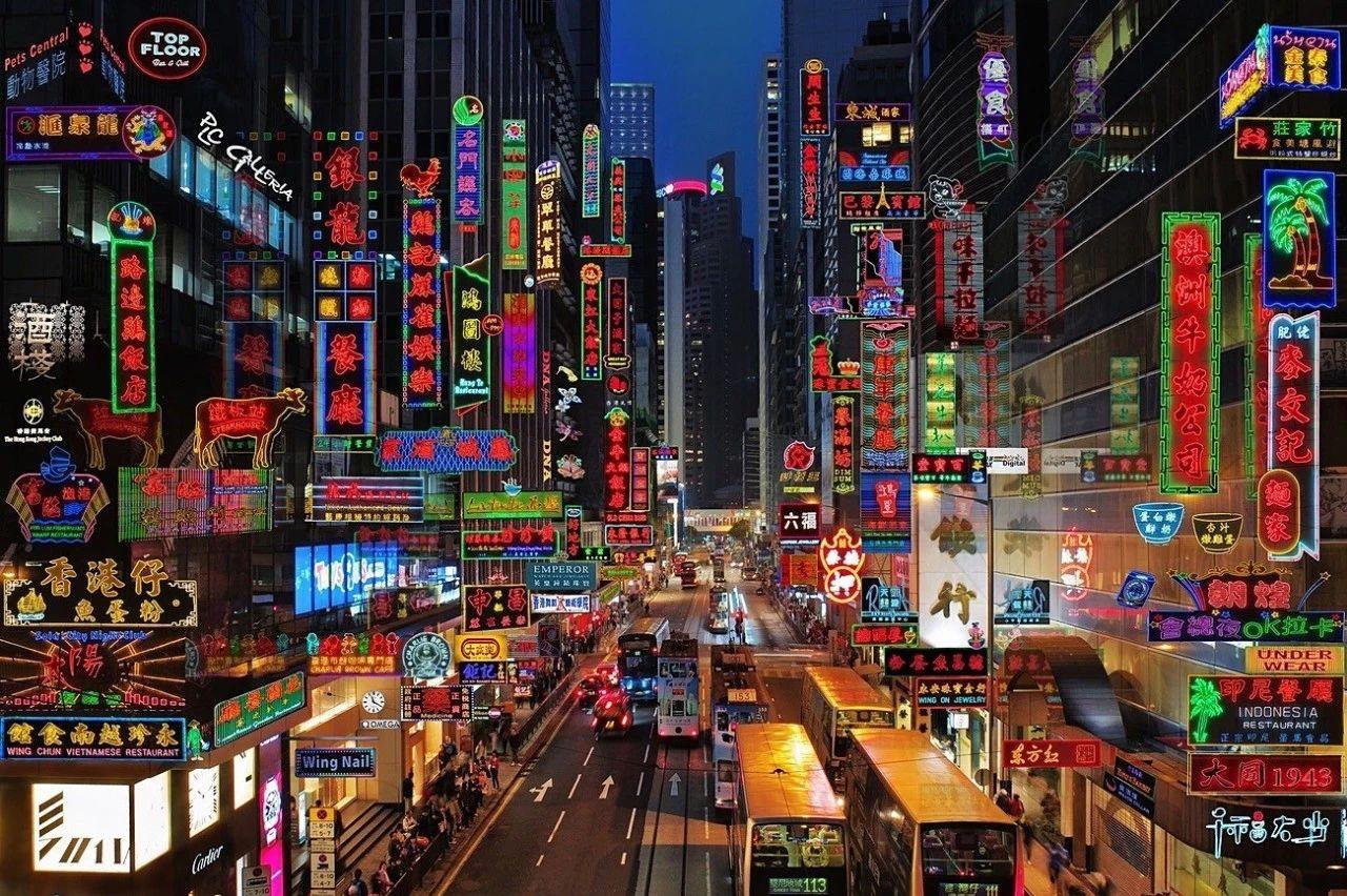 香港热闹的霓虹灯街景照片摄影图片_ID:143211966-Veer图库