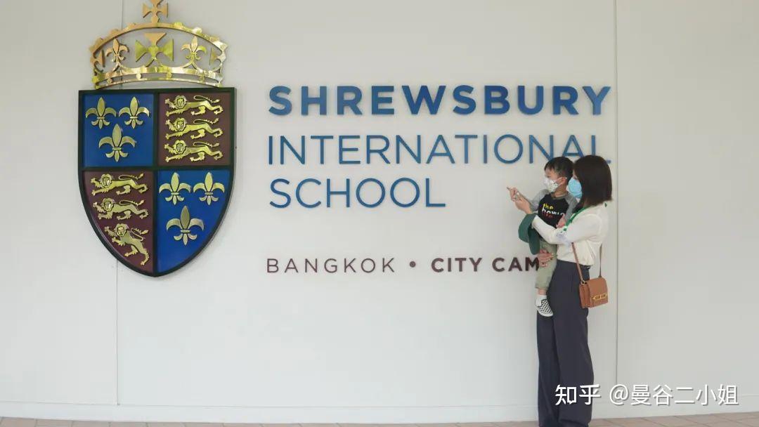 太卷了沉浸式参观泰国学校孩子们竟然哭着吵着要上学