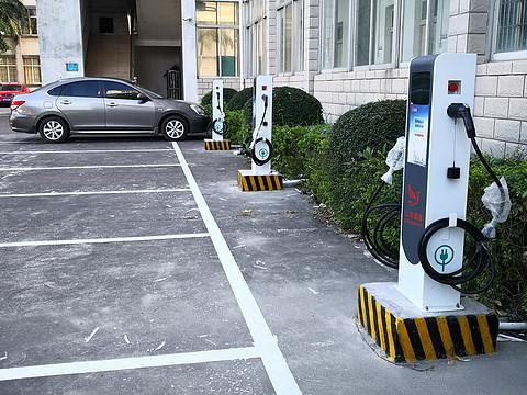 新能源汽車充電樁進小區您覺得未來還會是一樁難求嗎