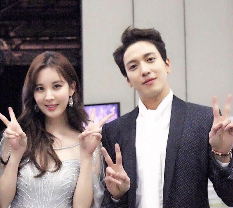 说实话我感觉容和也许谈过恋爱,但是更像是谈了很短或者很久没谈过