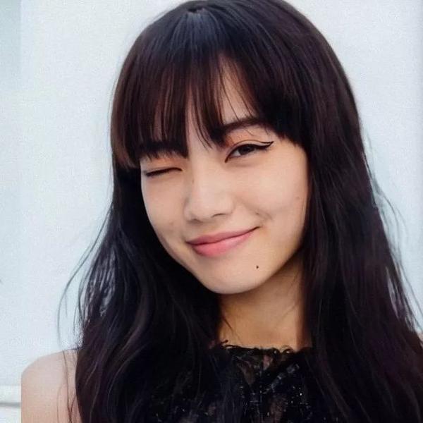 人间芭比lisa很美 但小松菜奈的眼睛会说话 知乎