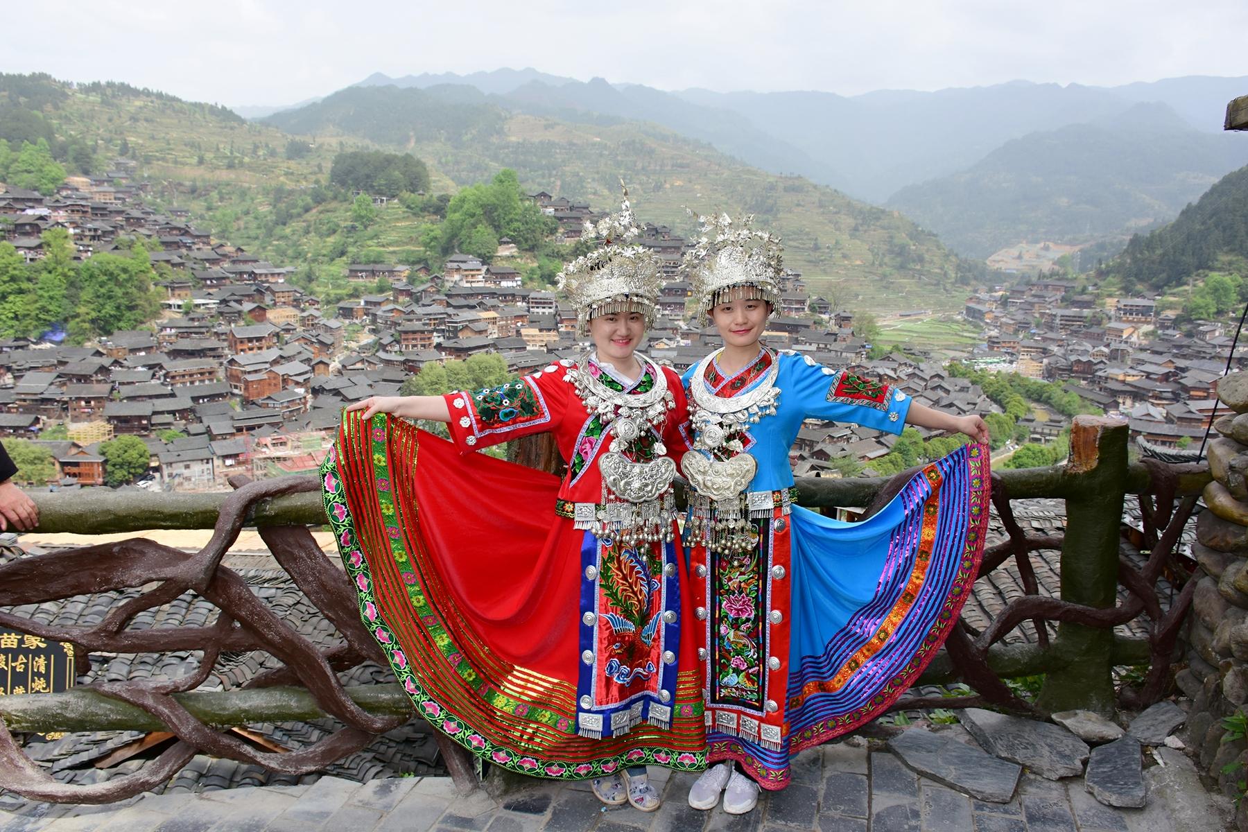 贵州旅记我打风雨桥走过看西江千户苗寨凯里酸汤鱼就桃花酒一壶