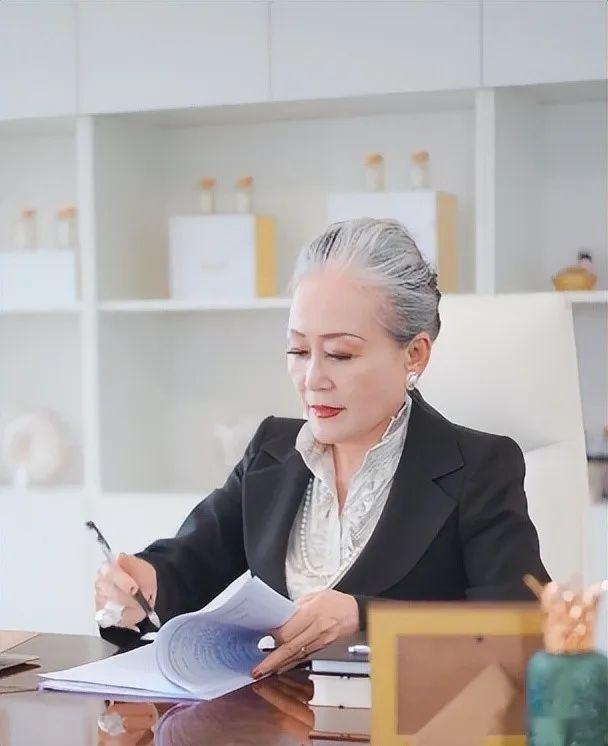 1966年,16岁的刘明明刚上初二,还懵懵懂懂着,但是在当时的生活背景下