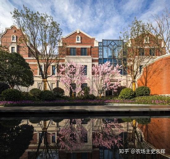 中海阅麓山复刻上海新天地的海派里弄的风格洋房合院别墅即将开启松江