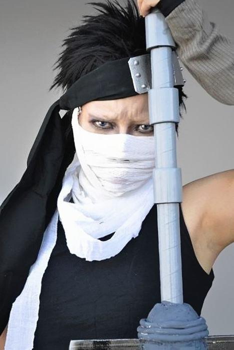 雪一族后裔的少年,桃地再不斩的随从,拥有自母亲遗传的冰遁血继限界