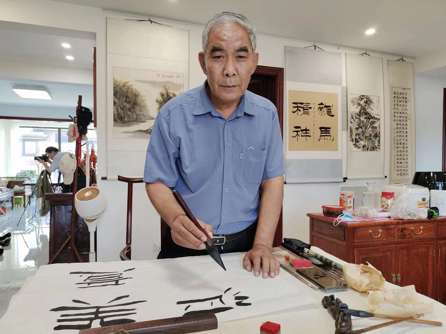 著名书法家杨秀和:中国书法是在中国文化里产生、发展起来的,而汉字是中国文化的基本要素之一 - 知乎