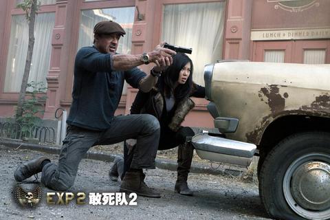 (杰森·斯坦森 饰),贡纳(杜夫·龙格尔 饰),比利(利亚姆·海姆斯沃斯