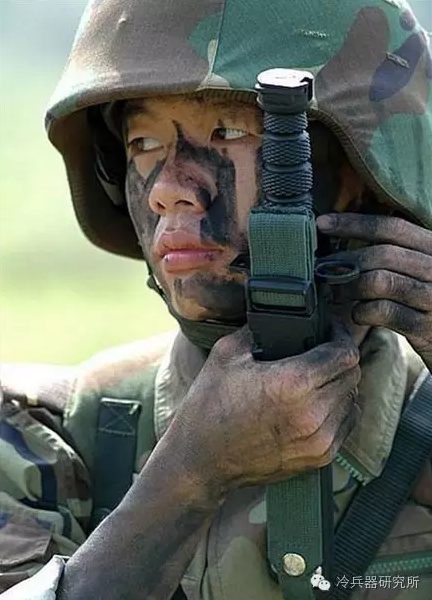 揭秘解放军95式多用途刺刀