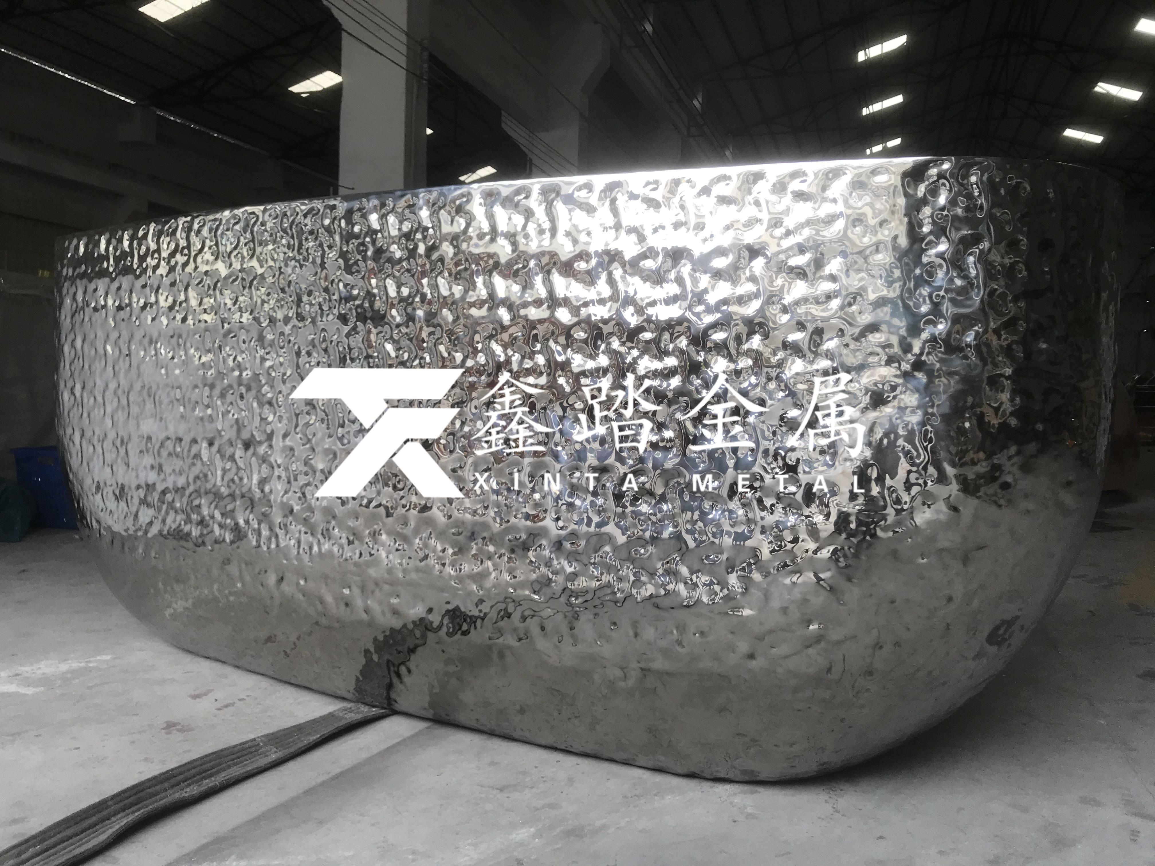 高档异形金属吧台不锈钢水波纹造型接待台效果图集