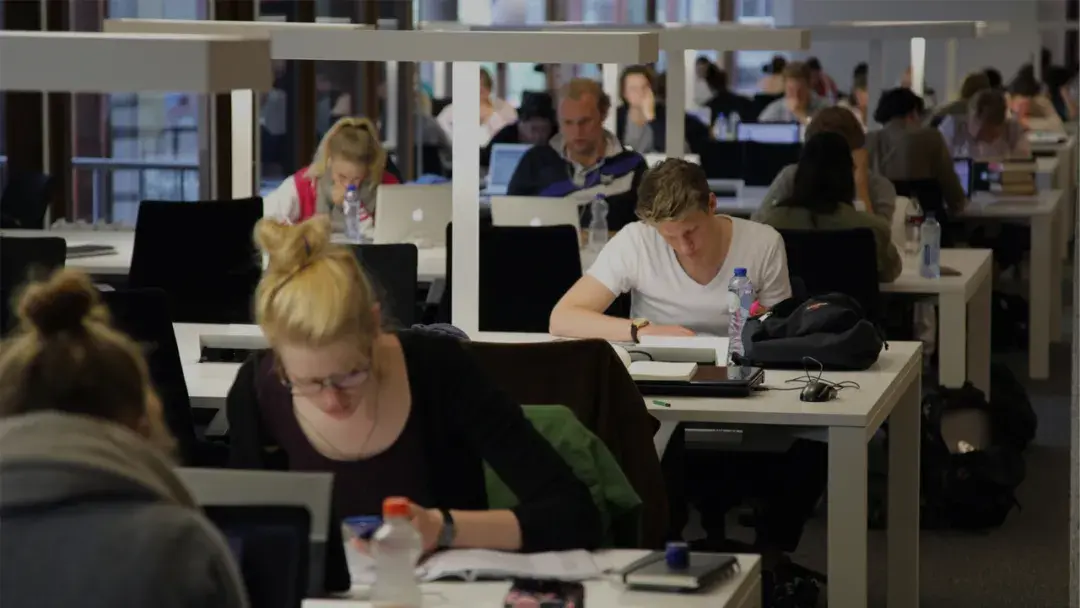 阿姆斯特丹大学新生人数破4万国际生持续暴增荷兰留学也要卷起来了吗