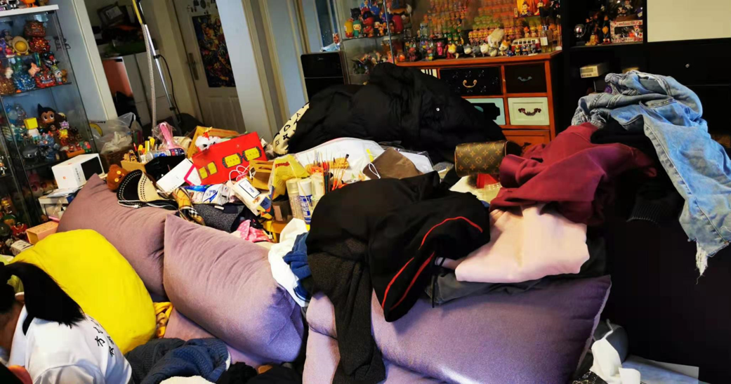 沙发上长衣服不想扔衣服还要衣柜整洁整理师用3个案例告诉你可以这样