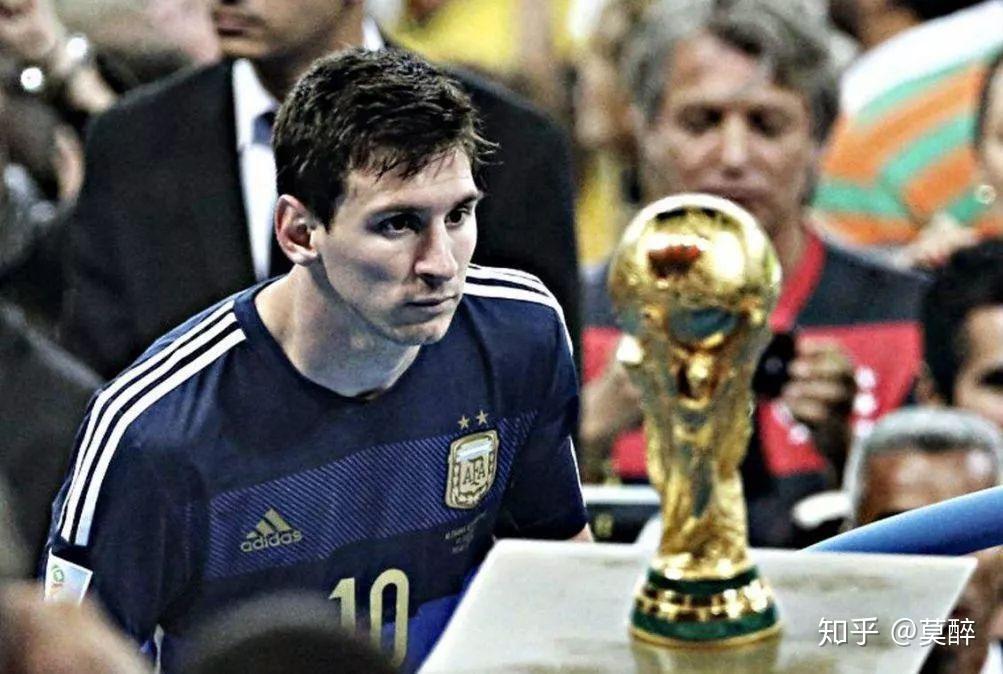 阿根廷对战法国失败后,梅西抬头看了天空,你会