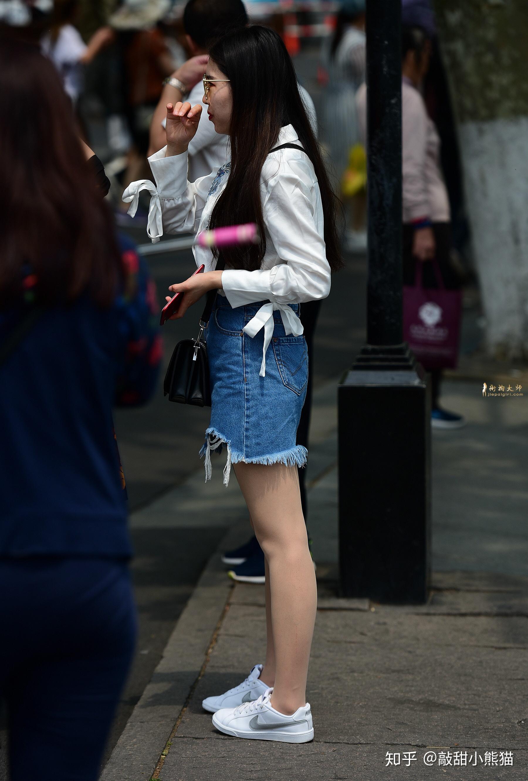 牛仔裙超薄肉丝小白鞋