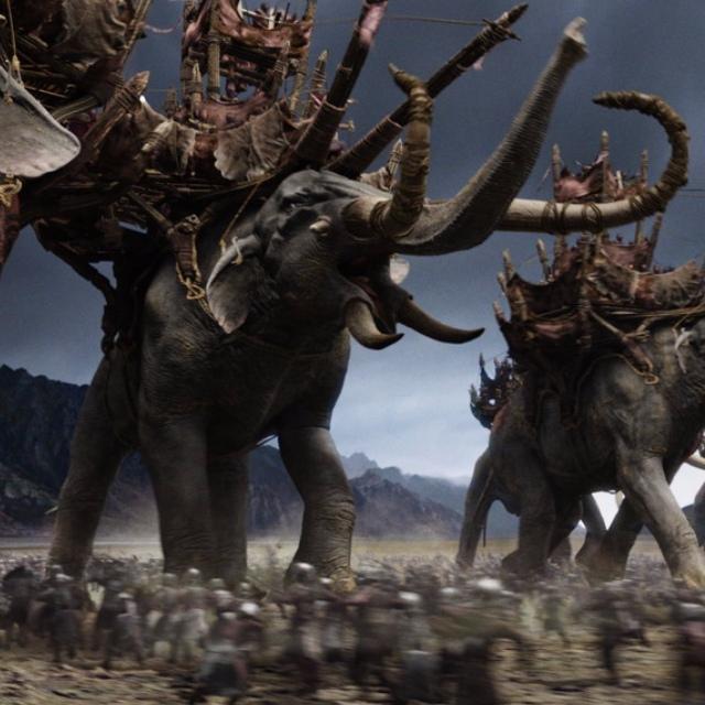 《指环王 3》中的大象怎么有四个象牙?是我眼花了吗